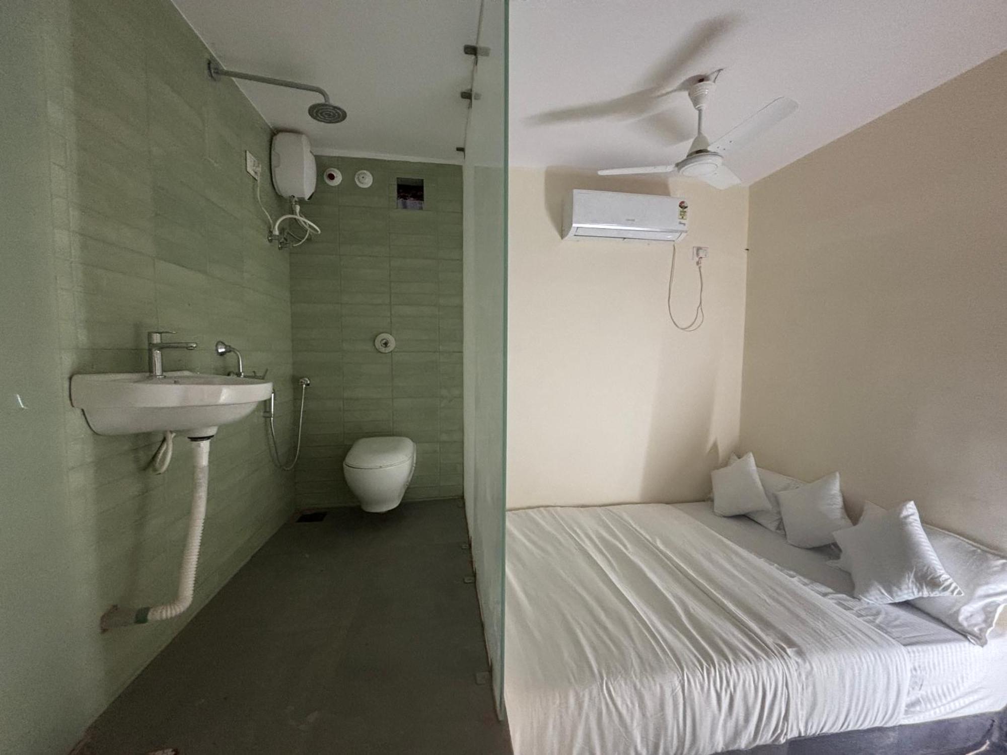 Hot - House Of Travellers, Vagator Exterior foto